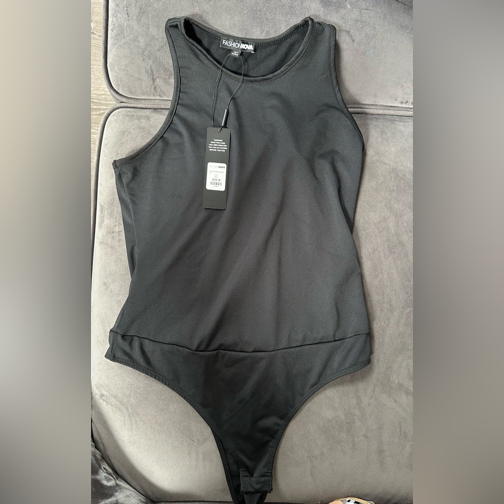 BODY SCULP TIGHT BODYSUIT FASHIONNOVA MEDIUM BRAND NEW